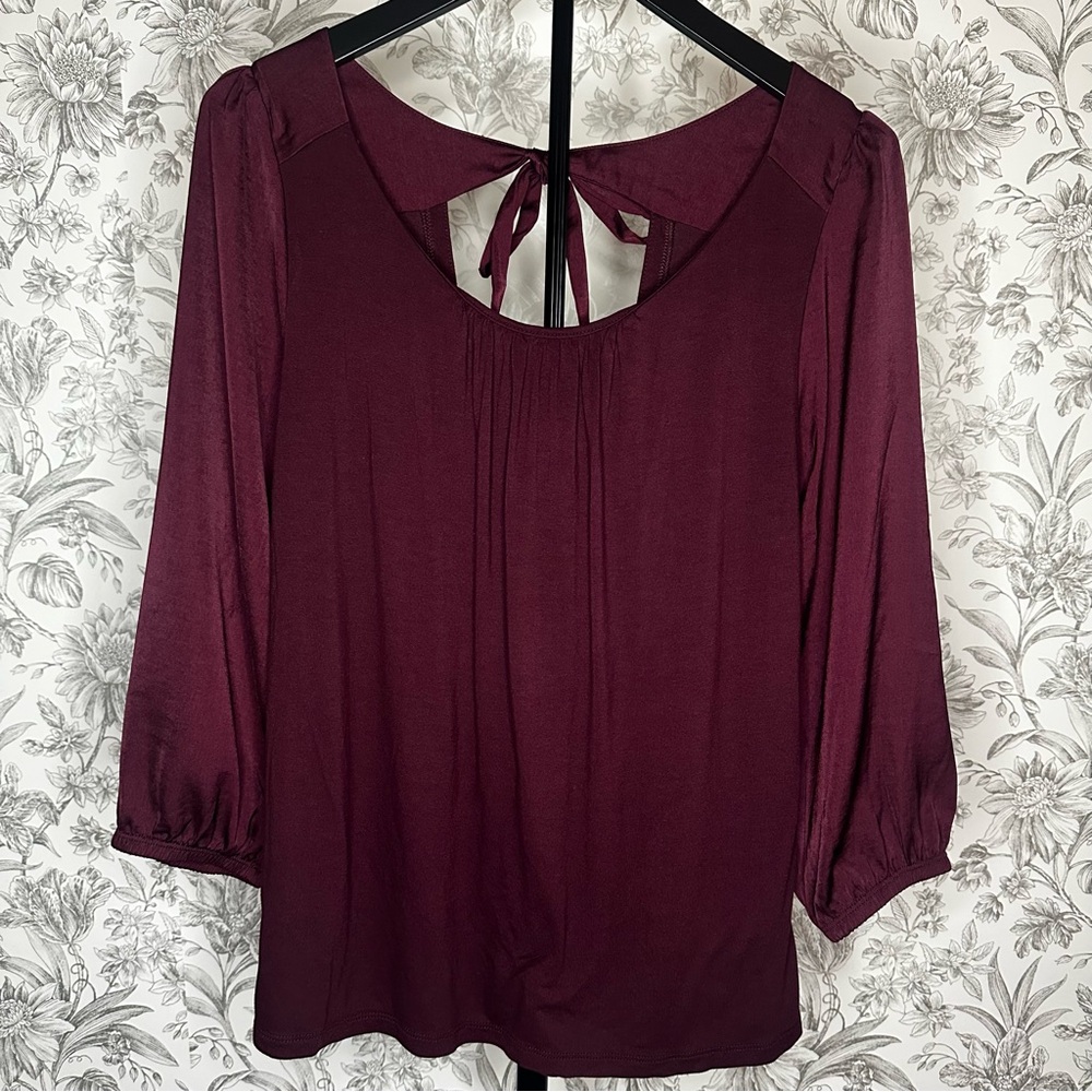 Banana Republic Open Back w/ Tie Long-sleeve. Size: Medium Women’s